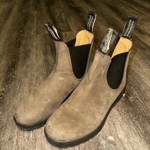 Blundstone Taupe Suede Chelsea Boots